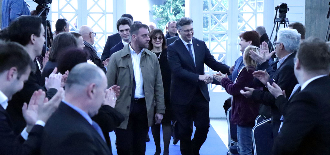 Ovo su izbori o budućnosti Lijepe Naše! Hrvati vide tko vodi zemlju naprijed, a tko nudi izolaciju, laži i destrukciju!