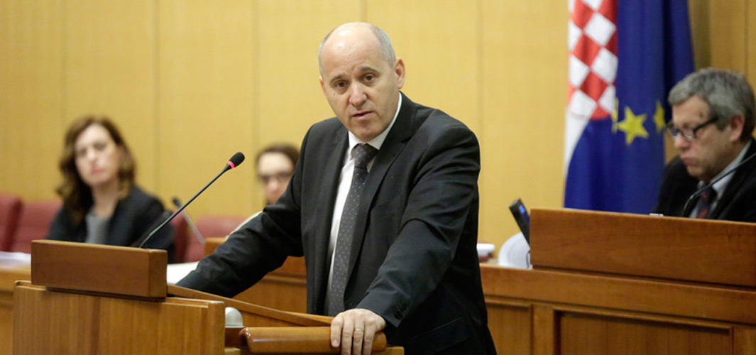Siroti Bernardić - frustriran je jer mu se članstvo SDP-a sastaje iza leđa!