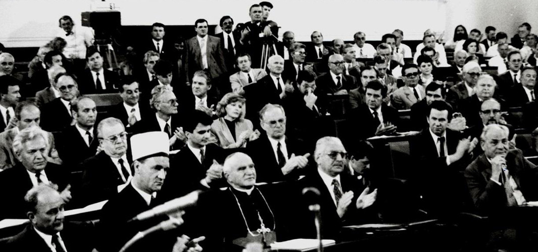 Čestitamo 30. svibnja - dan kada je 1990. je okončana komunistička vlast i otvoren put stvaranju samostalne Hrvatske!