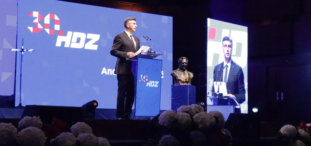 Baštinici smo Tuđmanove vjere u hrvatski narod & njegova pouzdanja u europsku budućnost Lijepe naše!