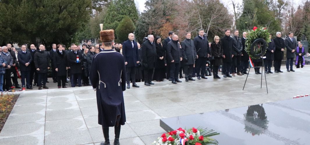 Plenković: Dr. Franjo Tuđman - najveći državnik u našoj povijesti! Primorac: Da, vratit ću Tuđmanovu bistu na Pantovčak!