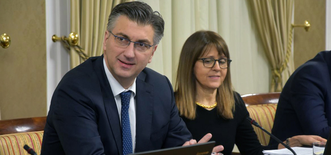 Politikanti „zaboravljaju“ da su zahvaljujući upravo našoj Vladi tijekom 2018. isplaćivane plaće u Uljaniku i 3. maju!