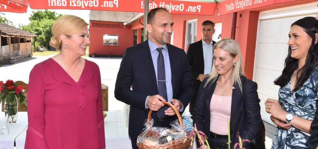 S obzirom da uvelike zaostaju za predsjednicom, jasno je zašto se konkurenti žure!
