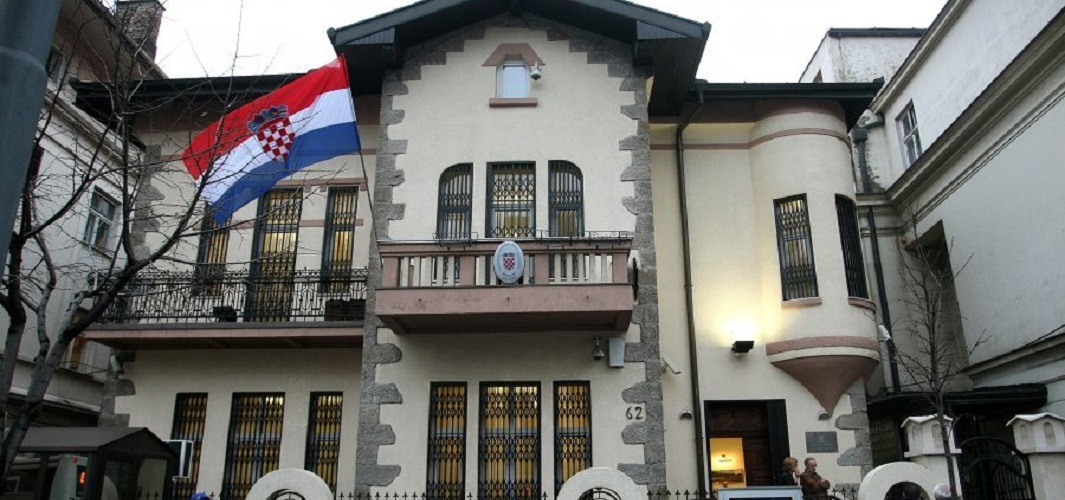 Gordan Grlić Radman: Oštro osuđujemo skidanje hrvatske zastave s veleposlaničke rezidencije u Beogradu!