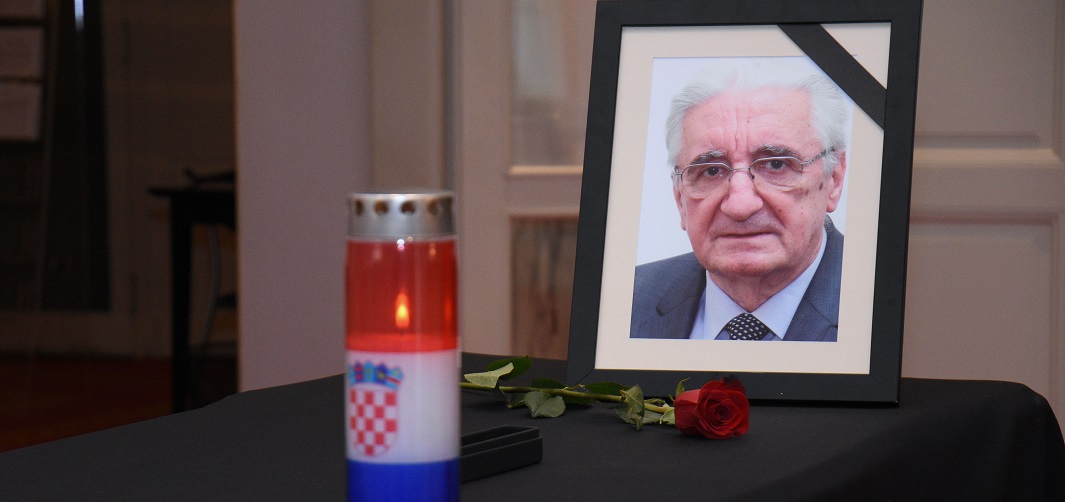 Prva obljetnica smrti Miroslava Tuđmana. „Prisjećamo ga se kao časnog čovjeka kojem je interes Hrvatske uvijek bio ispred osobnog“