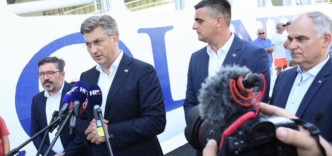 Milanović je štetočina kakvu Hrvatska nije vidjela, a Pelješki most najbolji primjer koristi hrvatskog članstva u EU! 