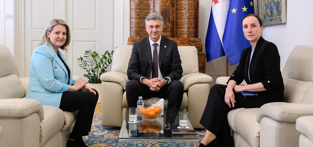 Iz godine u godinu podižu se sredstva za vojvođanske Hrvate. Nakon Hrvatskog doma - Matice u Subotici, gradi se još 7 „malih matica“