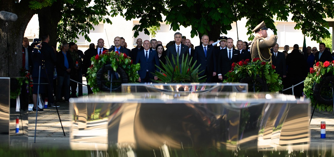 Ponosni na pobjedu - vječno zahvalni na hrabrosti, odlučnosti i žrtvi hrvatskih branitelja. Da se nikada ne zaboravi!