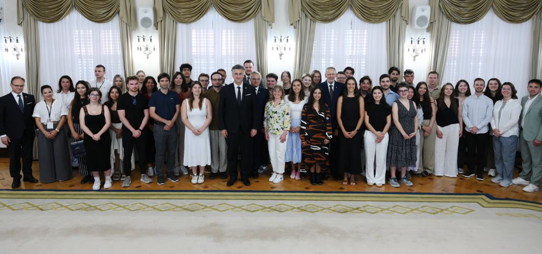 Zajedništvo domovinske i iseljene Hrvatske jedno je od temeljnih načela ove Vlade. S ponosom baštinimo to načelo - koje je postavio još dr. Franjo Tuđman 