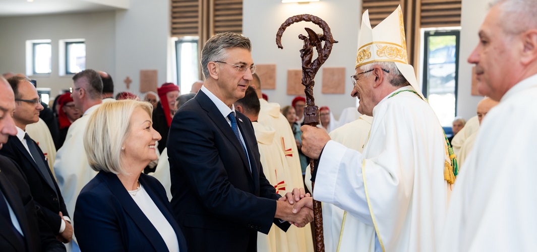 Uvijek uz naše Hrvate u BiH - u svakom dijelu BiH! Ustrajno, dosljedno, nepokolebljivo