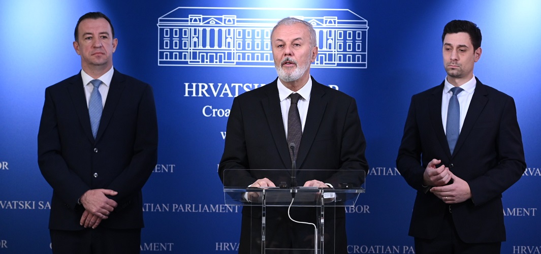 Htjeli su narediti narodu kako će dočekati svoje sportske heroje. Ušutkati ga. Hrvati su im odgovorili domoljubnim zanosom & slobodom!