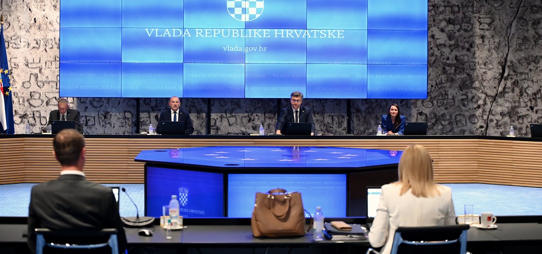 S jedne strane Vlada koja odgovorno radi svoj posao, a s druge politikantska oporba i Milanović koji djeluje pod njenim pritiskom!