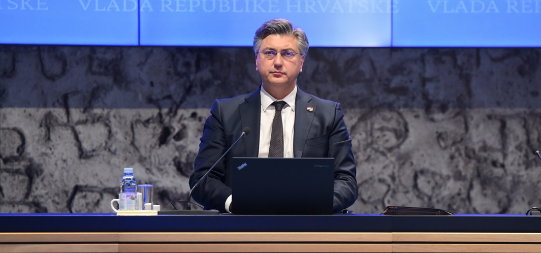 Besplatni računi u bankama, rast plaća i zaposlenosti, veliki interes za „trezorce“ & najava nove narodne obveznice i većih prinosa za štediše! 